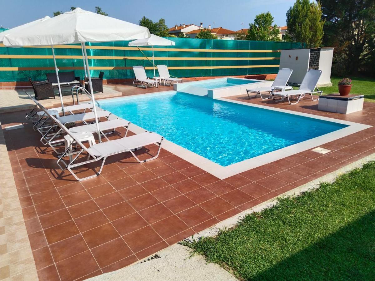 Maria Lemoni Swimming Pool Apartment Nea Skioni Exterior photo